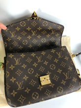 Load image into Gallery viewer, Louis Vuitton Pochette Metis, monogram
