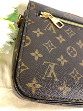 Load image into Gallery viewer, Louis Vuitton Pochette Metis, monogram
