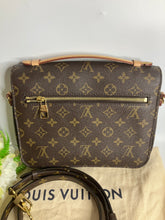 Load image into Gallery viewer, Louis Vuitton monogram pochette metis with strap

