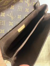 Load image into Gallery viewer, Louis Vuitton monogram pochette metis with strap
