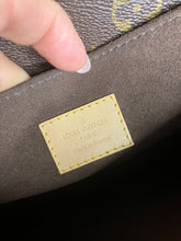 Load image into Gallery viewer, Louis Vuitton monogram pochette metis with strap
