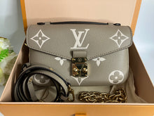 Load image into Gallery viewer, Louis Vuitton Pochette Métis East West, Dove / Cream
