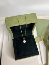 Load image into Gallery viewer, Van Cleef &amp; Arpels 2022 (VCA) 18k gold white mother of pearl necklace, sweet size
