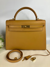 Load image into Gallery viewer, Hermes Kelly 32, stamp square F, Butler leather, gold hdw

