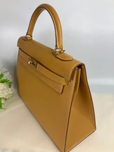 Load image into Gallery viewer, Hermes Kelly 32, stamp square F, Butler leather, gold hdw
