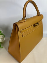 Load image into Gallery viewer, Hermes Kelly 32, stamp square F, Butler leather, gold hdw
