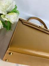 Load image into Gallery viewer, Hermes Kelly 32, stamp square F, Butler leather, gold hdw
