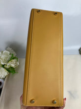 Load image into Gallery viewer, Hermes Kelly 32, stamp square F, Butler leather, gold hdw
