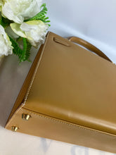 Load image into Gallery viewer, Hermes Kelly 32, stamp square F, Butler leather, gold hdw
