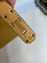 Load image into Gallery viewer, Hermes Kelly 32, stamp square F, Butler leather, gold hdw
