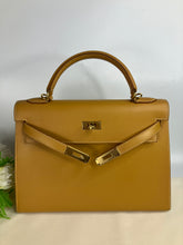 Load image into Gallery viewer, Hermes Kelly 32, stamp square F, Butler leather, gold hdw

