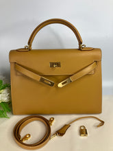 Load image into Gallery viewer, Hermes Kelly 32, stamp square F, Butler leather, gold hdw
