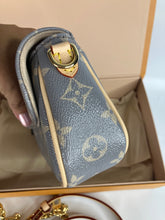 Load image into Gallery viewer, Louis Vuitton Ivy wallet on chain (WOC), glazed monogram, gold hdw
