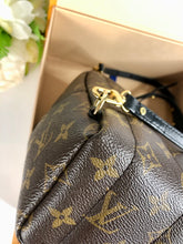 Load image into Gallery viewer, Louis Vuitton Palm Springs mini, full set
