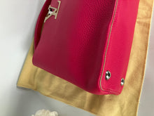 Load image into Gallery viewer, Louis Vuitton capucines PM pink taurillon leather, silver hdw
