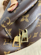 Load image into Gallery viewer, Louis Vuitton original monogram bumbag, gold hdw
