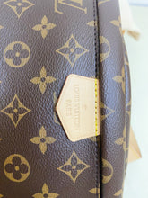Load image into Gallery viewer, Louis Vuitton classic monogram bum bag

