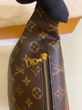 Load image into Gallery viewer, Louis Vuitton classic monogram bum bag
