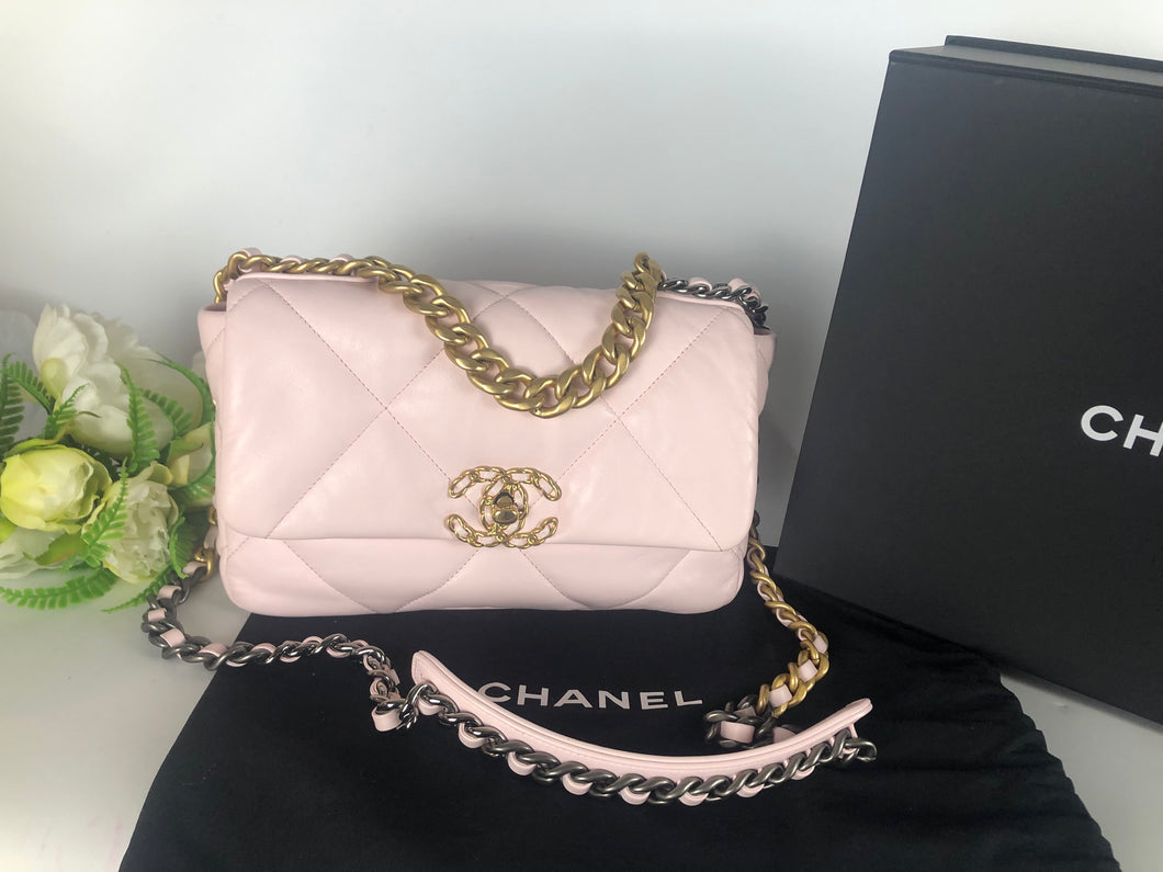 Chanel 19 small light pink lambskin 22p collection