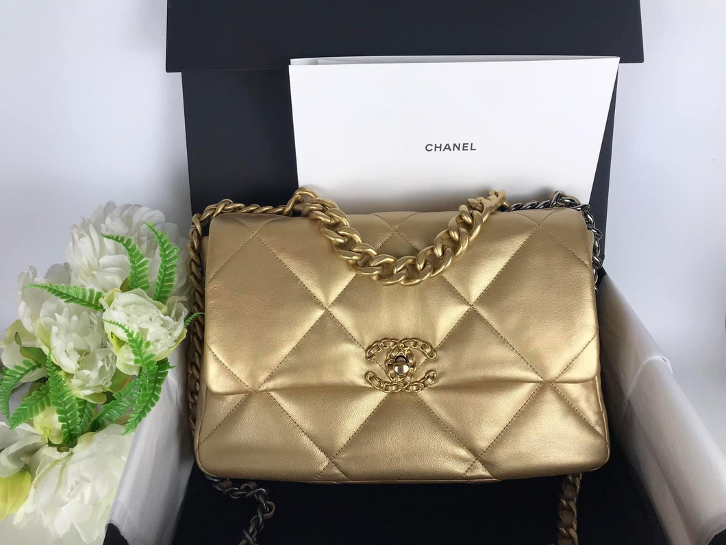 Chanel 19 gold, medium/large