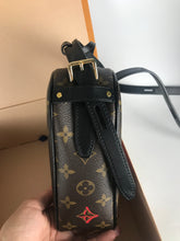 Load image into Gallery viewer, Louis Vuitton fall in love heart bag, HK exclusive limited edition
