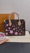 Load and play video in Gallery viewer, Louis Vuitton onthe go pm x Takashi Murakami
