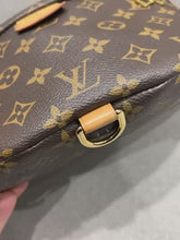 Load and play video in Gallery viewer, Louis Vuitton classic monogram bumbag
