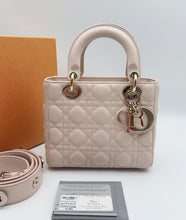 Load image into Gallery viewer, Lady Dior small pink badges
