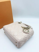 Load image into Gallery viewer, Lady Dior small pink badges
