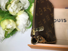 Load image into Gallery viewer, Louis Vuitton cosmetic pouch GM
