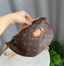 Load image into Gallery viewer, Louis Vuitton monogram bumbag
