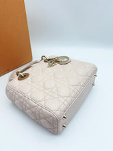 Load image into Gallery viewer, Lady Dior small pink badges
