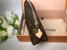 Load image into Gallery viewer, Louis Vuitton cosmetic pouch GM
