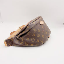 Load image into Gallery viewer, Louis Vuitton bumbag
