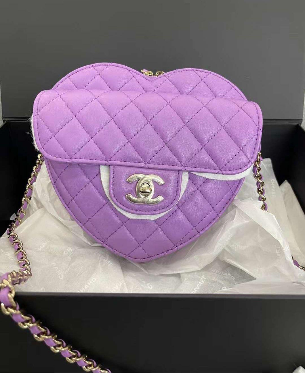 Chanel 22s large Purple Heart CC in Love bag