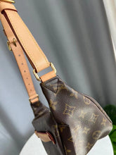 Load image into Gallery viewer, Louis Vuitton monogram bumbag
