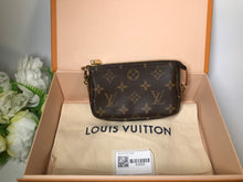 Load image into Gallery viewer, Louis Vuitton mini pochette accessories
