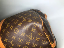 Load image into Gallery viewer, Louis Vuitton vintage keepall 50
