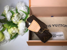 Load image into Gallery viewer, Louis Vuitton mini pochette accessories
